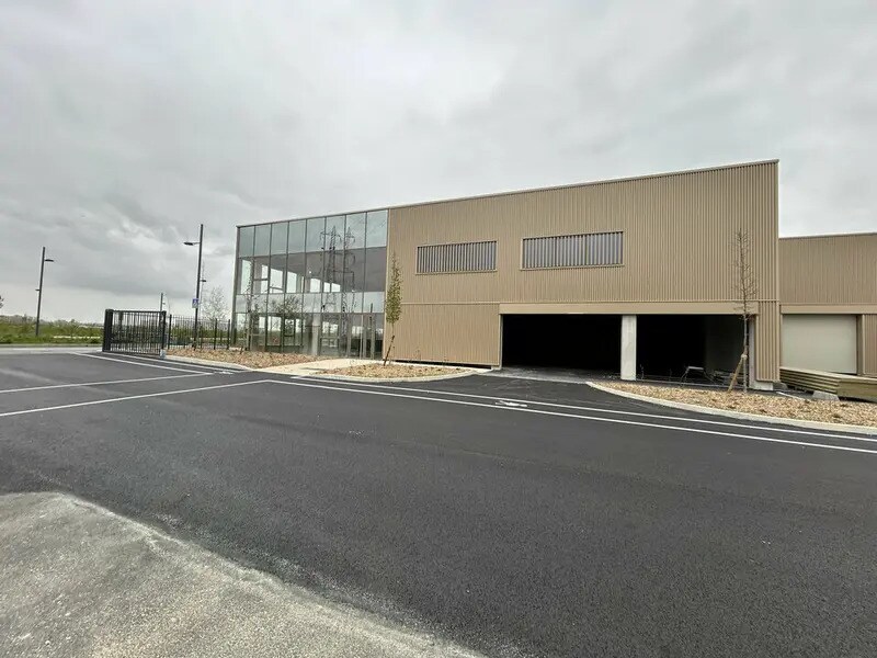 Flex in Tremblay En France for sale Building Photo- Image 1 of 6