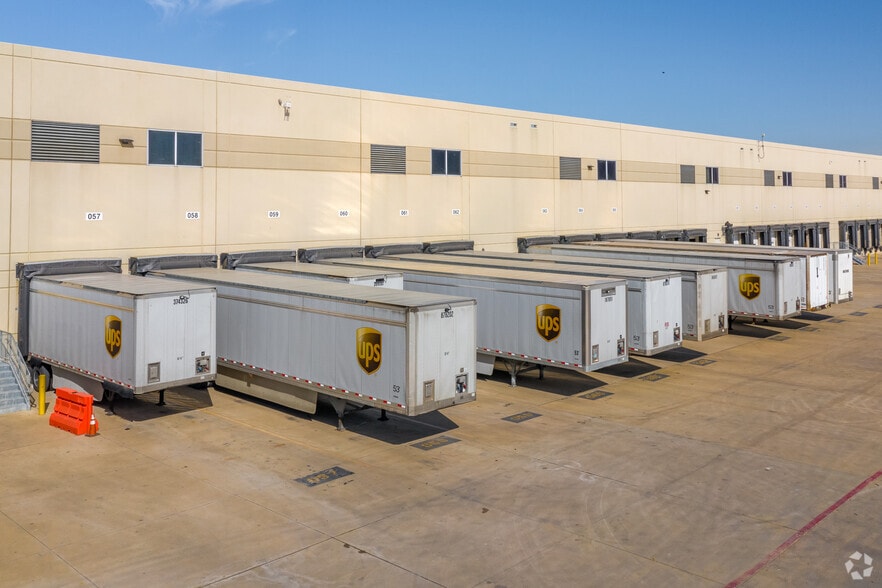 4495 DFW Tpke, Dallas, TX for lease - Building Photo - Image 3 of 4