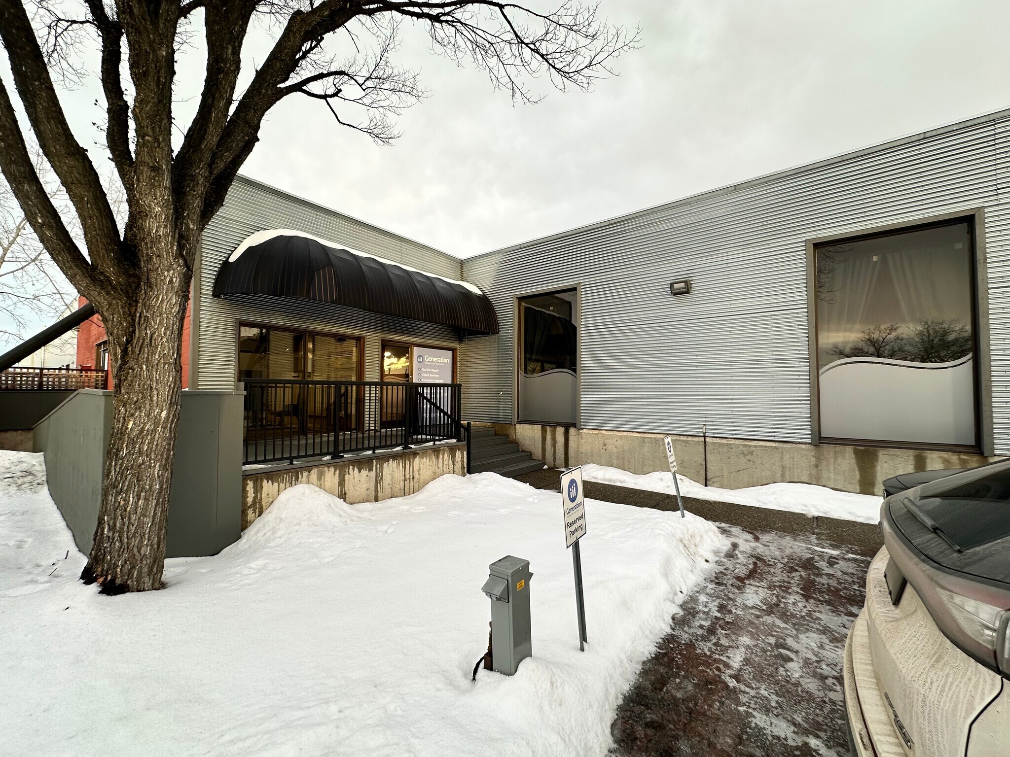 11904 113 Av, Edmonton, AB à louer Photo principale- Image 1 de 7