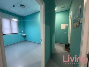 Bureau/Commerce de détail dans Alcalá de Henares, Madrid à louer Photo intérieure- Image 2 de 12