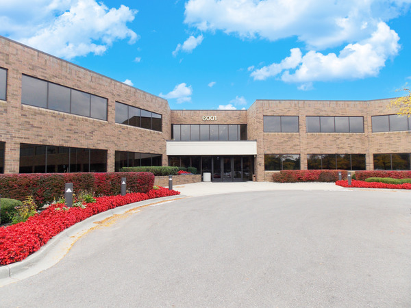 6001 N Adams Rd, Bloomfield Hills, MI for lease - Building Photo - Image 1 of 6