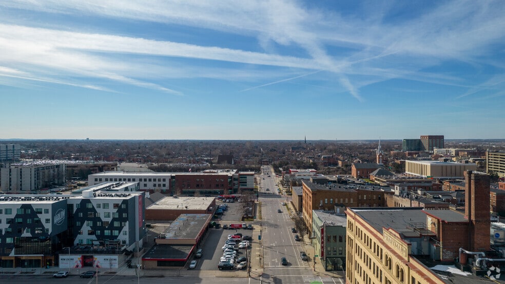 147-153 E Main St, Columbus, OH à louer - Photo du bâtiment - Image 2 de 4