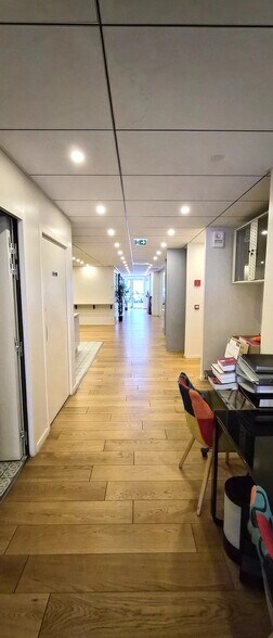 Immeuble residentiel dans Paris à vendre - Photo du bâtiment - Image 3 de 11