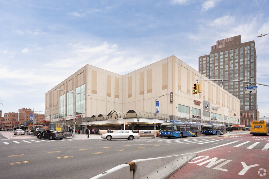 92-25 160th St, Jamaica, NY for lease - Building Photo - Image 3 of 7