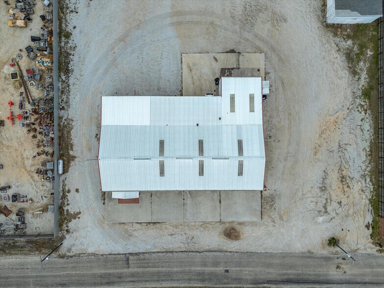 707 S Wickham St, Alvord, TX à louer - Photo du bâtiment - Image 3 de 33