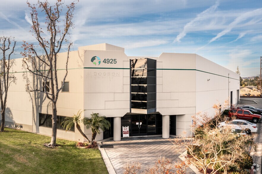 4915-4925 E Hunter Ave, Anaheim, CA à louer - Photo principale - Image 1 de 1