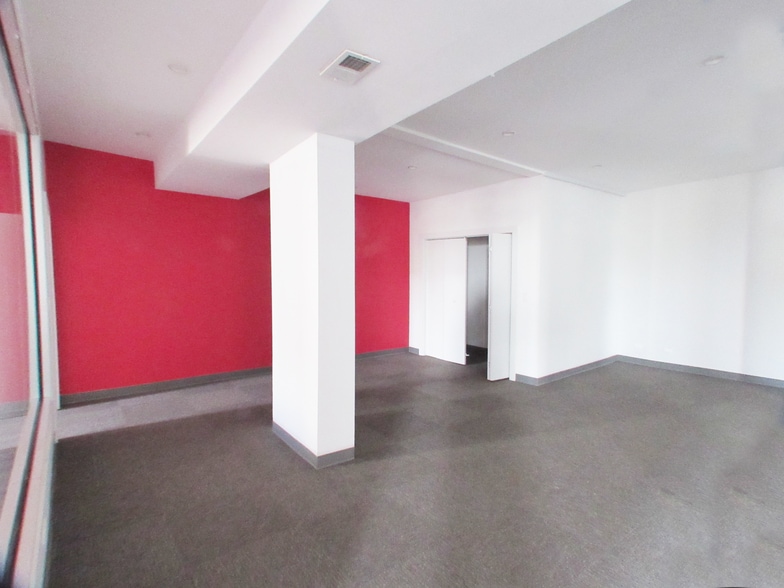 2210-2216 S Michigan Ave, Chicago, IL for lease - Interior Photo - Image 3 of 36