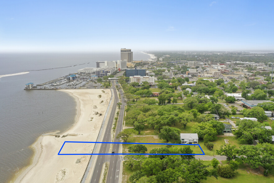 560 Beach, Biloxi, MS for sale - Primary Photo - Image 1 of 1