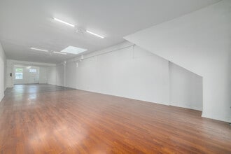 381 W 6th St, San Pedro, CA à louer Numérisation 3D de Matterport- Image 1 de 12