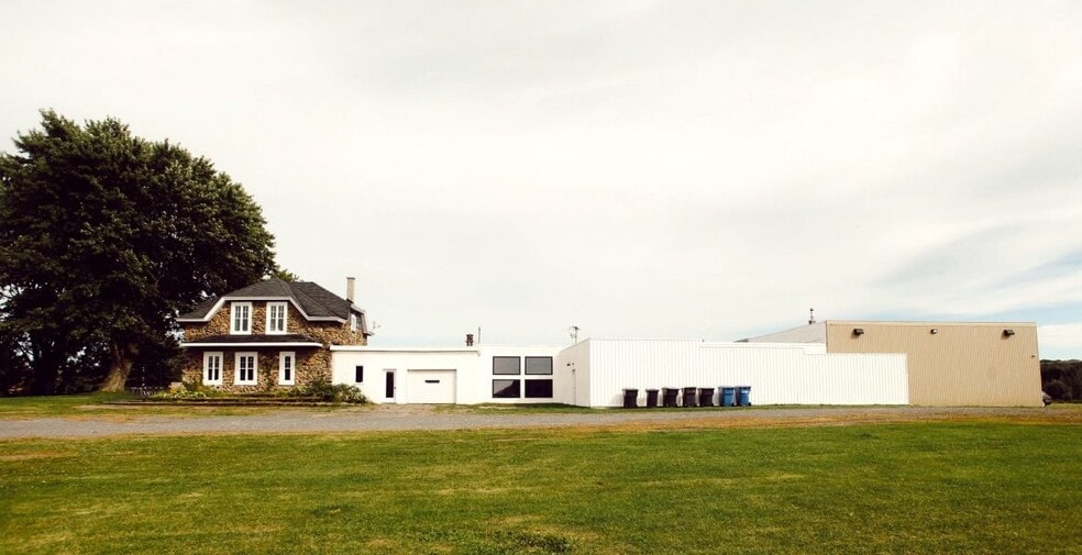 854 4E Rang De Roxton, Roxton Pond, QC for sale - Primary Photo - Image 1 of 1