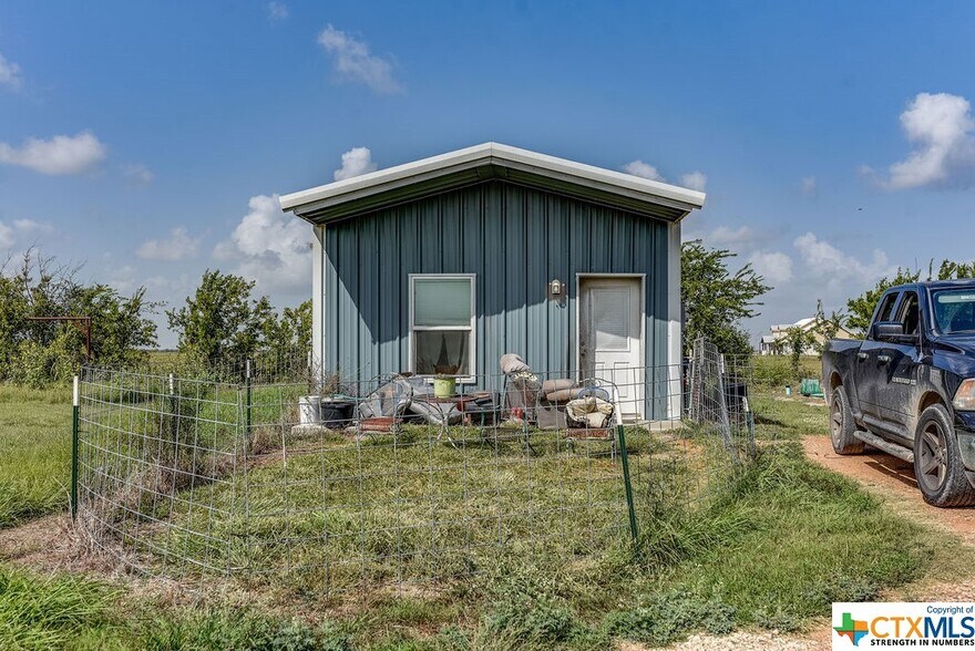 116 Danny Ln, Port Lavaca, TX à vendre - Photo du bâtiment - Image 3 de 6