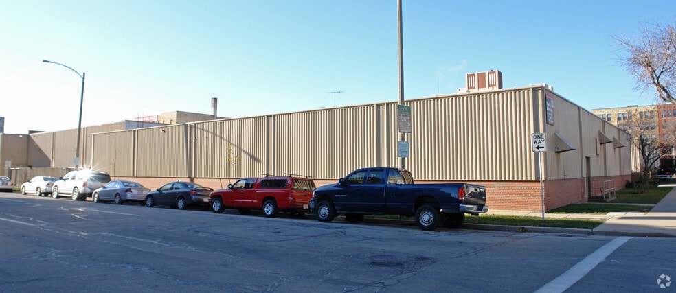 300 N Jefferson St, Milwaukee, WI for lease - Building Photo - Image 3 of 8
