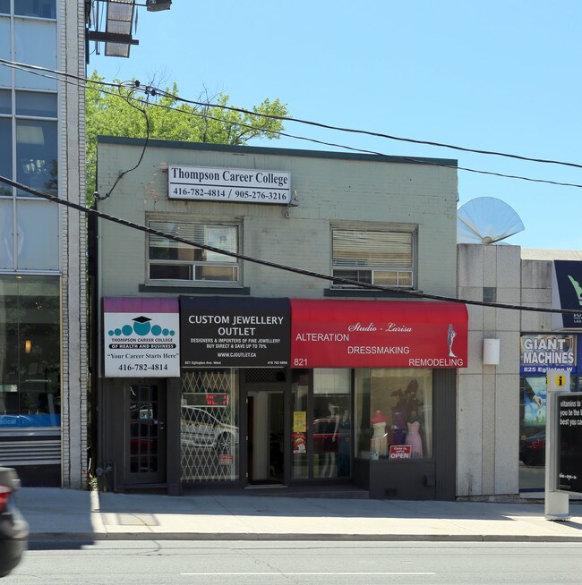 Plus de détails pour 821-823 Eglinton Ave W, Toronto, ON - Commerce de détail à louer