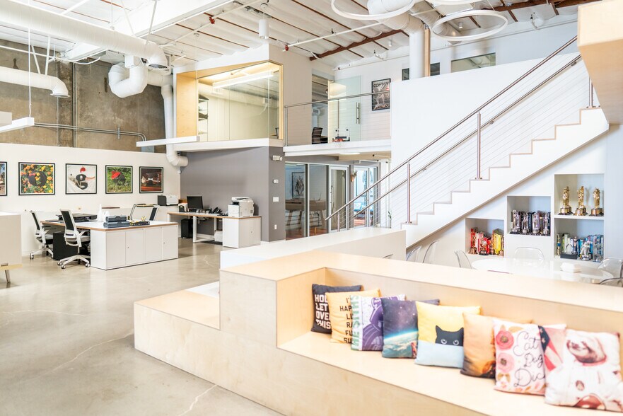 1109 N Virgil Ave, Los Angeles, CA à louer - Photo du bâtiment - Image 2 de 19