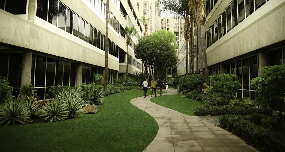 201 S Figueroa St, Los Angeles, CA à vendre - Photo du bâtiment - Image 3 de 13