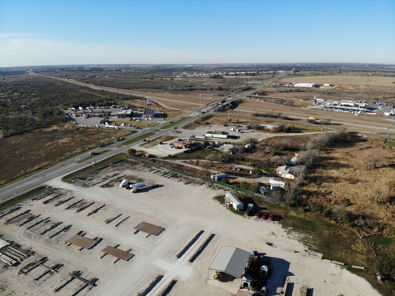 4550 Hwy 97 Hwy 97, Pleasanton, TX for sale - Building Photo - Image 1 of 19