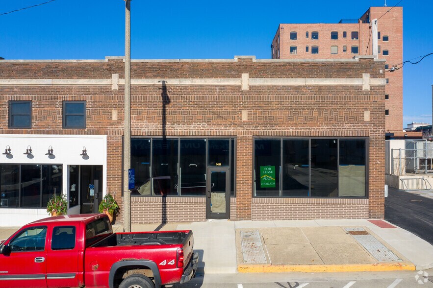 140 W Wood St, Decatur, IL à louer - Photo du bâtiment - Image 3 de 5