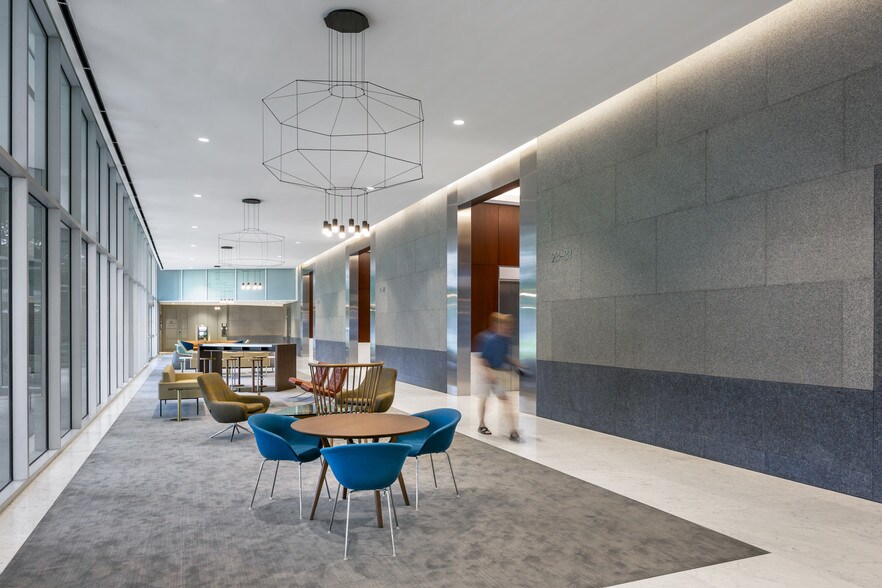 9 Greenway Plz, Houston, TX for lease - Interior Photo - Image 2 of 9