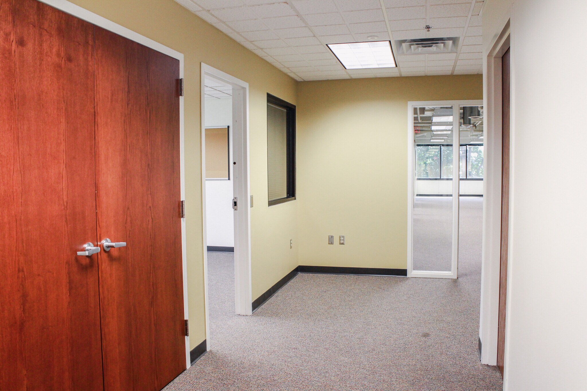 3196 Kraft Ave SE, Grand Rapids, MI for lease Interior Photo- Image 1 of 6
