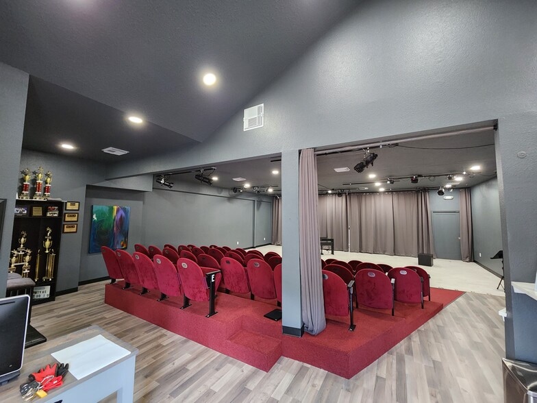 415 E Parkwood Ave, Friendswood, TX for lease - Interior Photo - Image 3 of 12