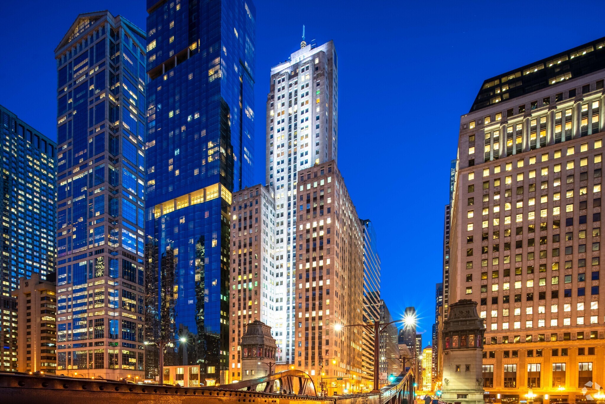 121 W Wacker Dr, Chicago, IL à louer Photo du bâtiment- Image 1 de 30