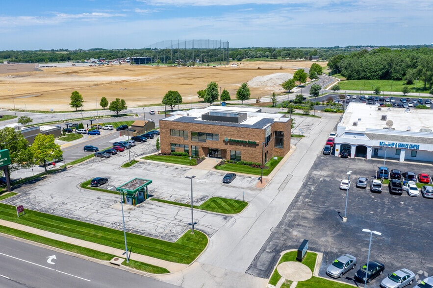 110 NW Barry Rd, Kansas City, MO à louer - Photo du bâtiment - Image 2 de 3