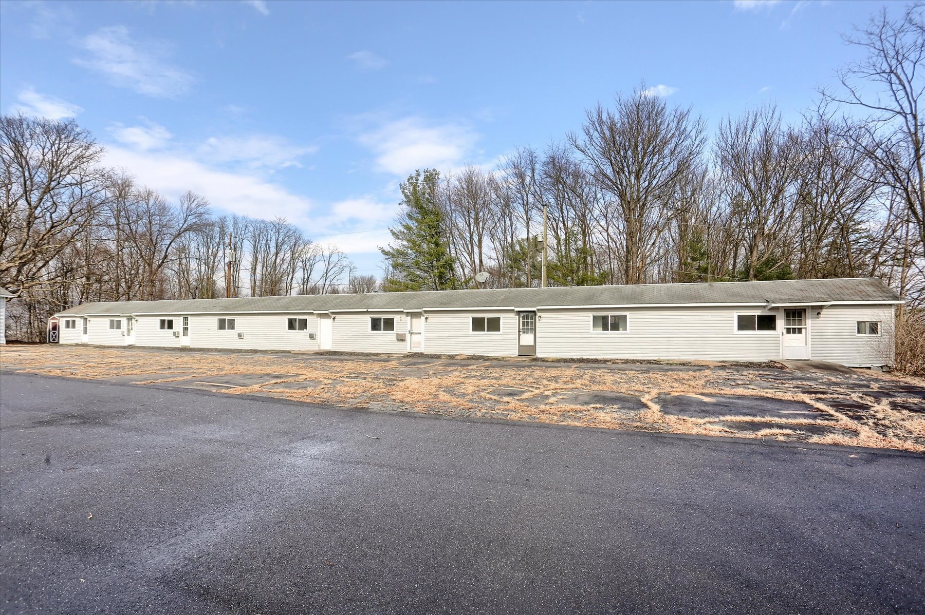 145 Chamberlaine Ave, Pottsville, PA for sale Primary Photo- Image 1 of 89