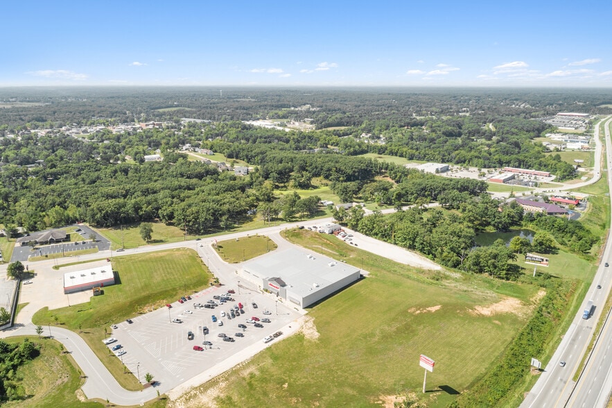 499 E Veterans Memorial Pky, Warrenton, MO for sale - Building Photo - Image 3 of 20