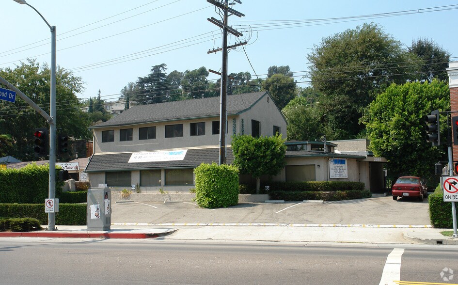3361-3365 Barham Blvd, Los Angeles, CA à louer - Photo du bâtiment - Image 3 de 63