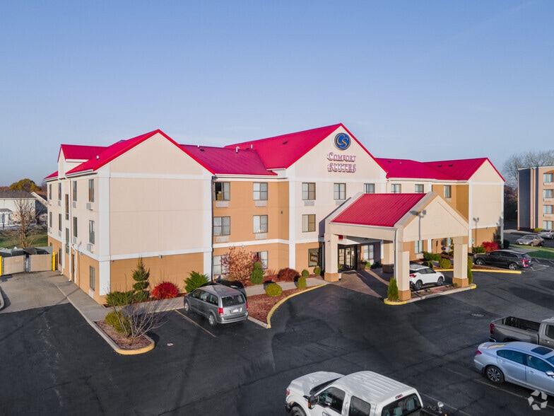 2235 173rd St, Lansing, IL for sale - Primary Photo - Image 1 of 36