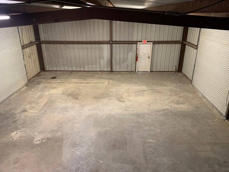 4849 Lafin Rd, Beaumont, TX à louer - Photo du bâtiment - Image 2 de 12