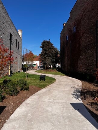 More details for 308 Iron St, Negaunee, MI - Retail for Sale