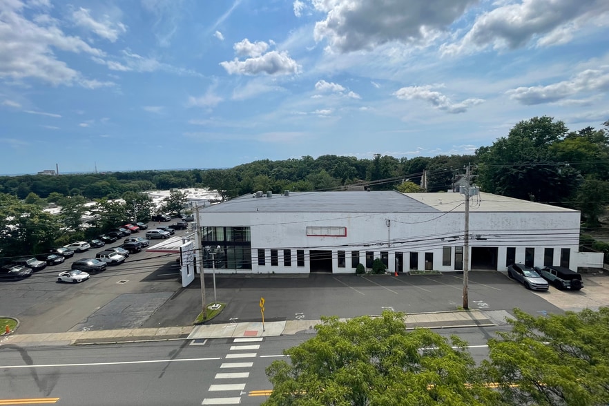 387 Tunxis Hill Rd, Fairfield, CT for sale - Building Photo - Image 3 of 14