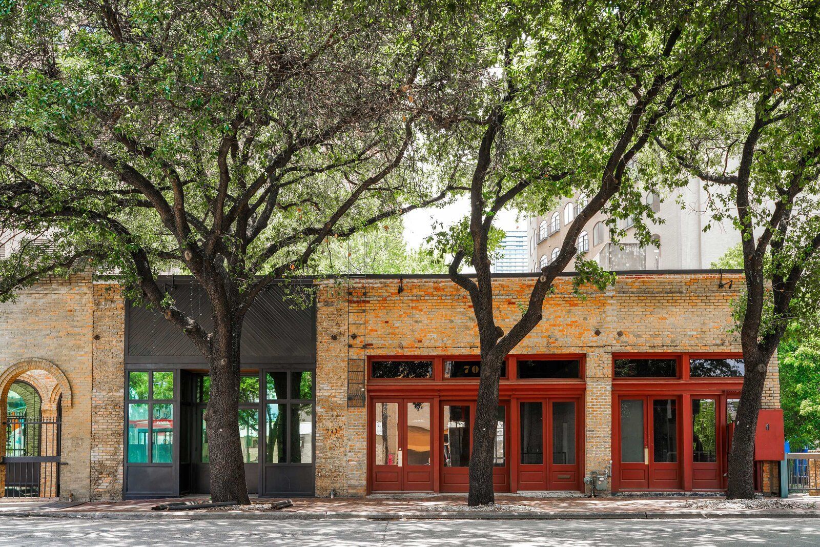 201 E 6th St, Austin, TX for lease Building Photo- Image 1 of 3