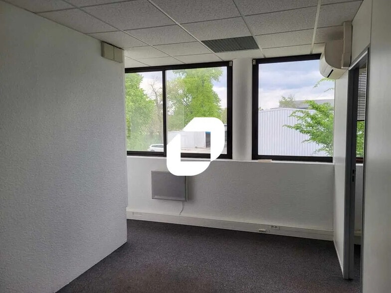 Office in Mérignac for lease - Interior Photo - Image 2 of 11