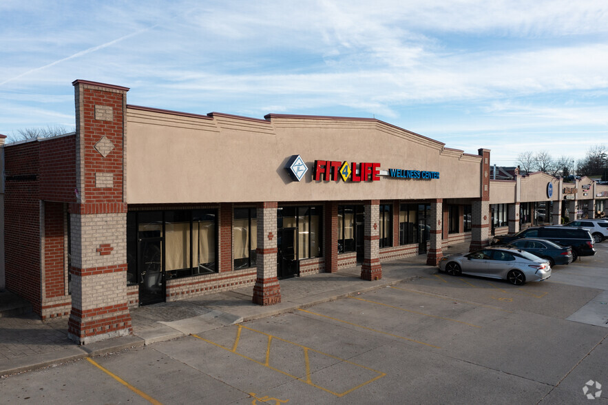 5800-5886 Cheviot Rd, Cincinnati, OH for lease - Building Photo - Image 1 of 5