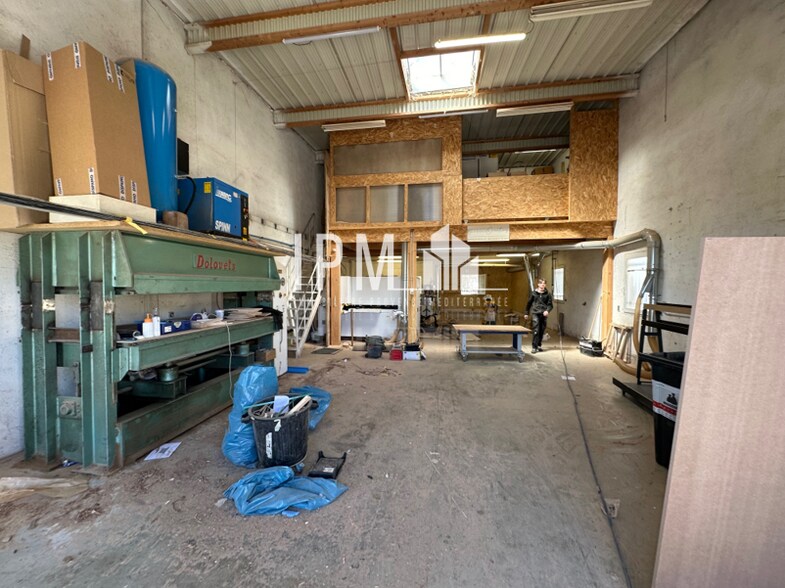 Flex dans Aubagne à louer - Photo du bâtiment - Image 3 de 4