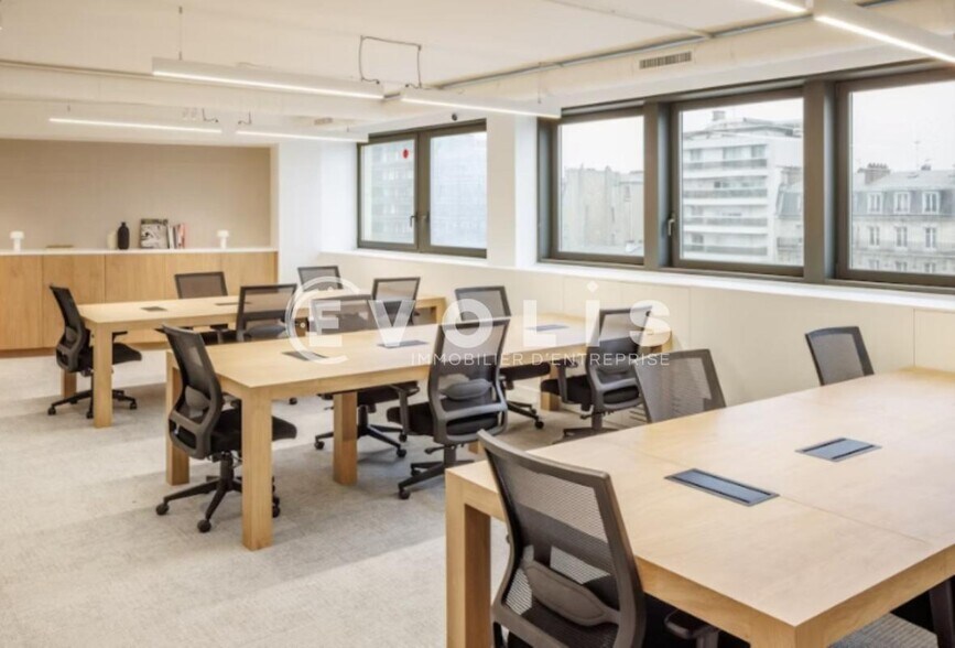 Bureau dans Neuilly-sur-Seine à louer - Photo du bâtiment - Image 2 de 12