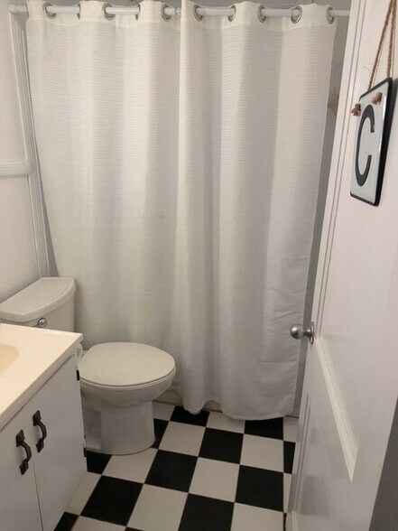 2603 W Carver St, Durham, NC à louer - Vidéo sur l’inscription commerciale - Image 2 de 9