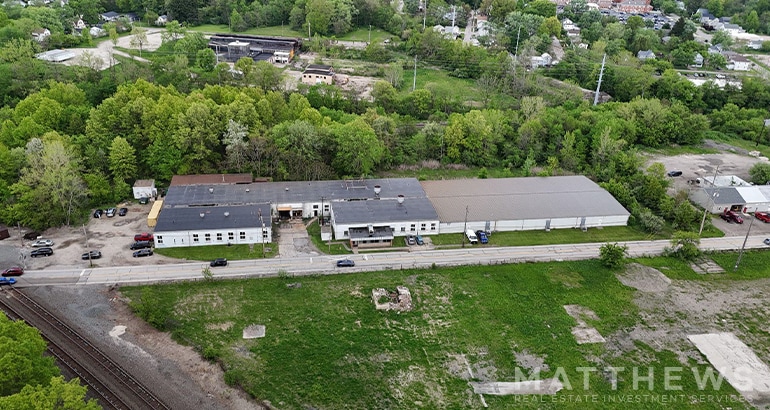 446 W Lake St, Ravenna, OH à vendre - Photo du bâtiment - Image 2 de 2