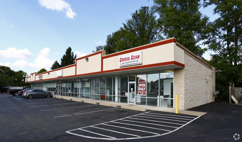 429 S Center Ave, New Stanton, PA à louer - Photo principale - Image 2 de 6