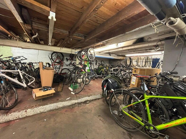 681-689 Clarkston Rd, Glasgow for lease - Building Photo - Image 3 of 3