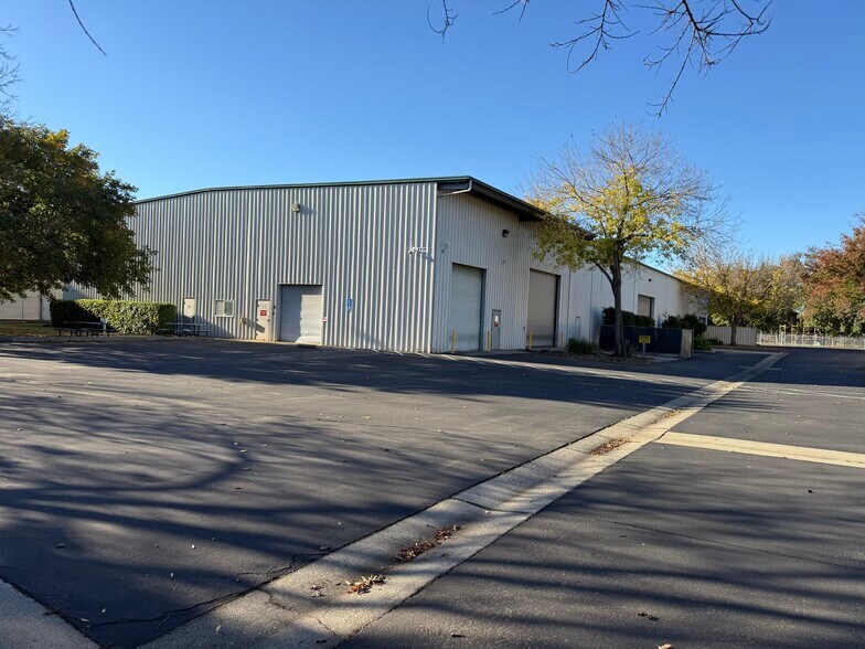 2270 Ivy St, Chico, CA à vendre - Photo du bâtiment - Image 3 de 16