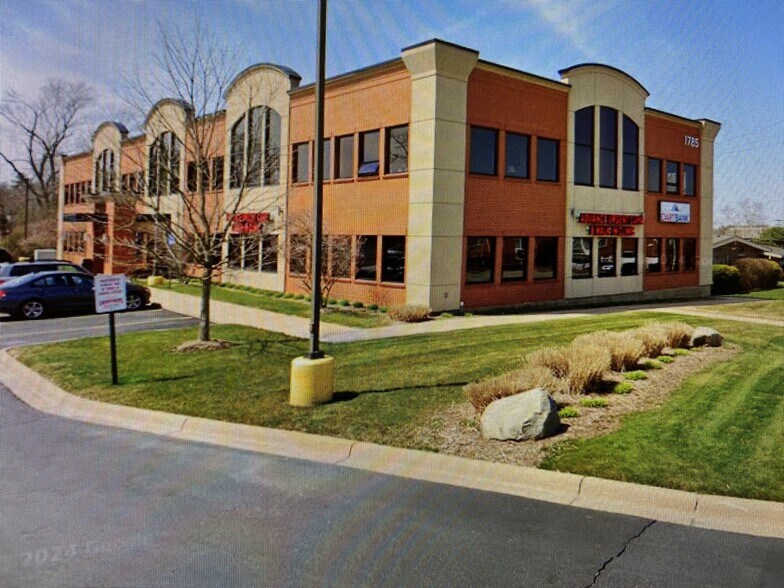 1785 W Stadium Blvd, Ann Arbor, MI à louer - Photo du bâtiment - Image 3 de 6