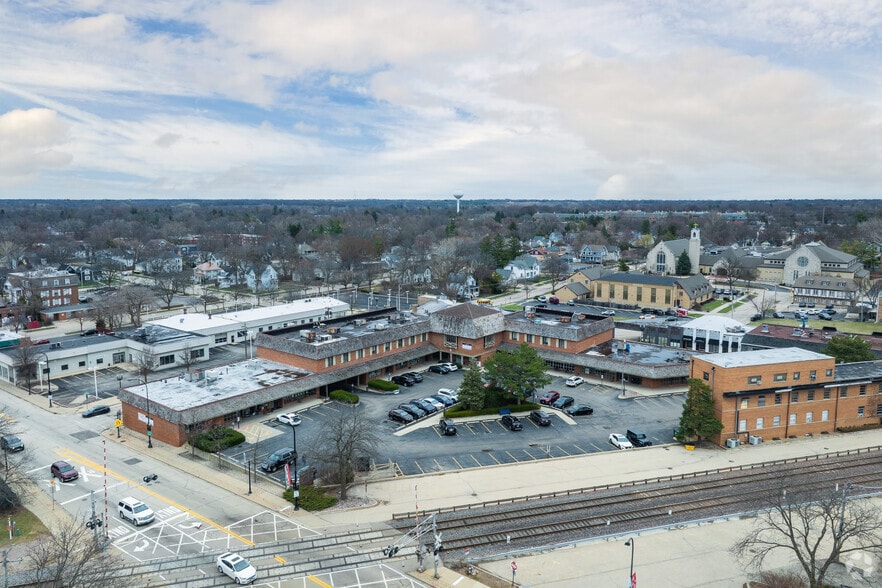 106-140 Barrington Commons Ct, Barrington, IL for sale - Aerial - Image 3 of 4