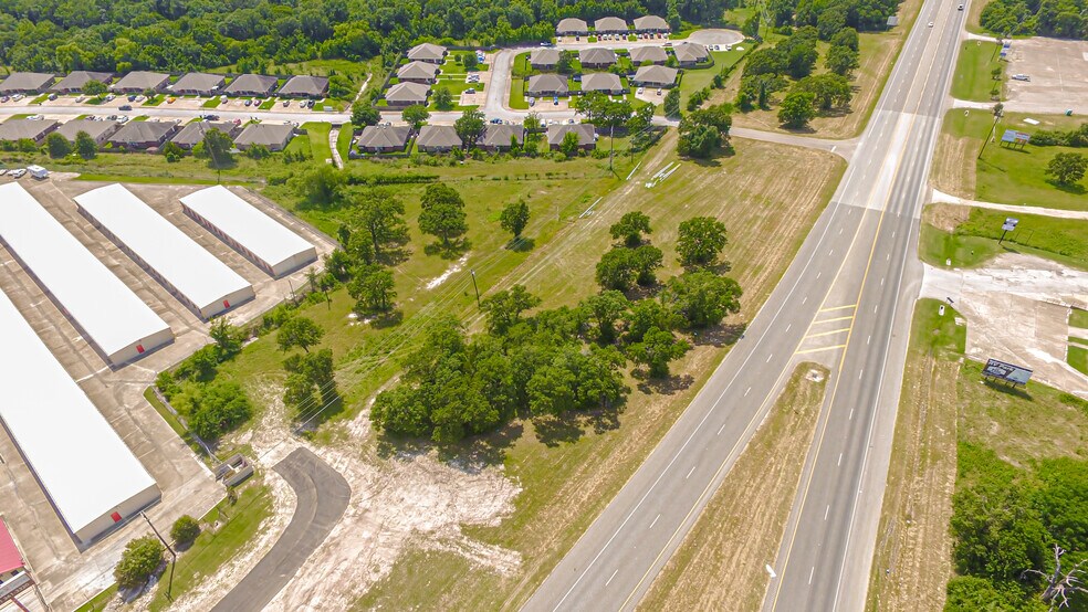 753 N Harvey Mitchell Pkwy, Bryan, TX à vendre - Photo du bâtiment - Image 3 de 11