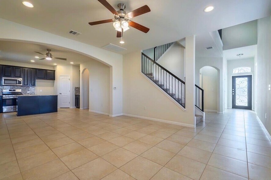 315 Moonwalker Trl, Buda, TX à vendre - Photo du bâtiment - Image 3 de 12