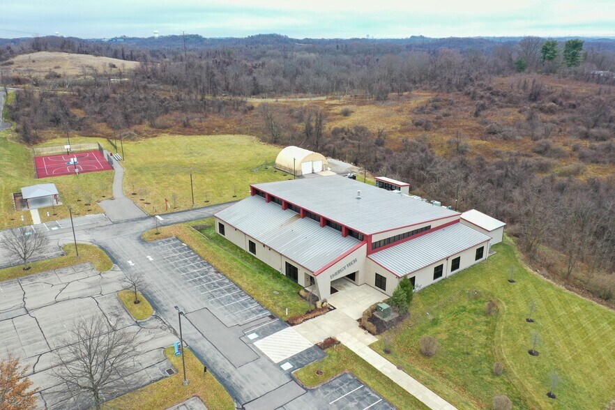 1111 McKee Rd, Oakdale, PA à vendre - Photo du bâtiment - Image 3 de 10