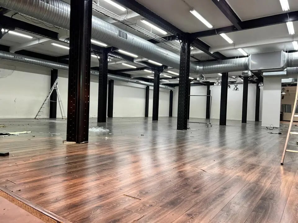 Retail in Paris for sale Building Photo- Image 1 of 13