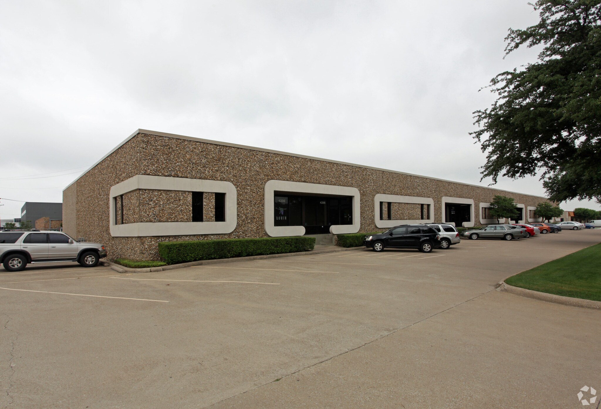 4384-4398 Sunbelt Dr, Addison, TX à louer Photo principale- Image 1 de 7